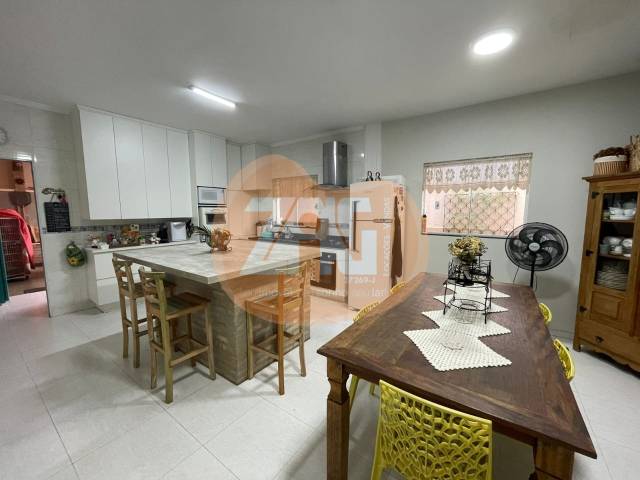 Sobrado para Venda em Taubaté - 3